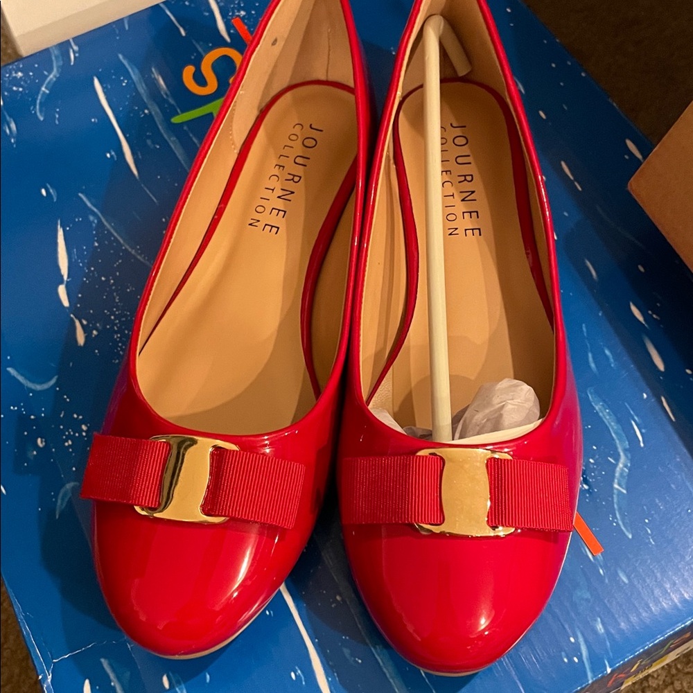 NWT Journee Collection Women's red Kim patent leather Ballet Flats, size 7.5